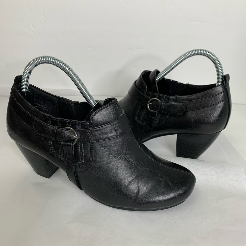 Bare Traps Black Leather Size 7.5 Wide Ankle Boots Booties Excellent Condition